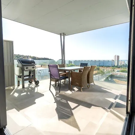 Апартаменти Garden Retreat Фуенхірола